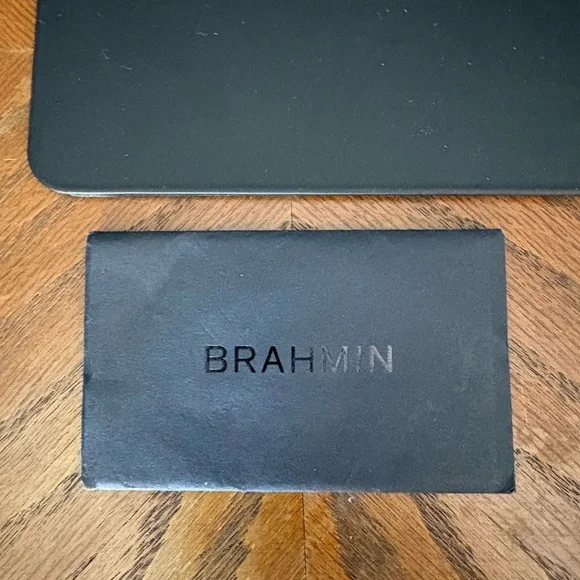 Brahmin Medium Asher in a vibrant, croc-embossed leather - Picture 3 of 7